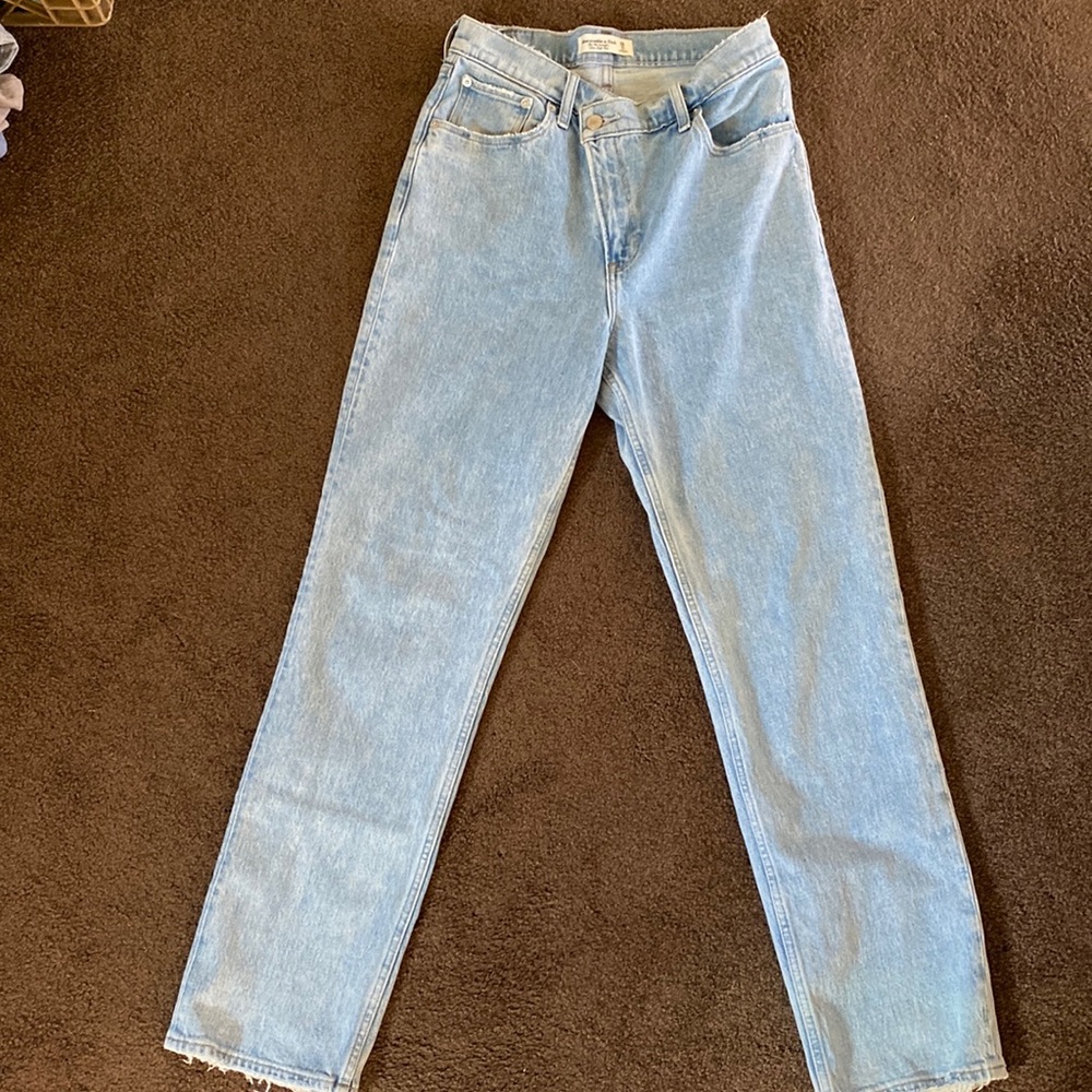 Abercrombie&Fitch 90s straight ultra high rise jean with asymmetrical waistband